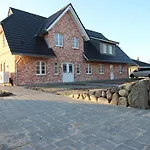 Casa de Férias Doppelhaushaelfte In *